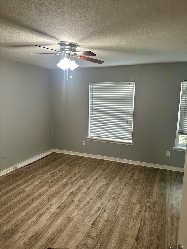 Building Photo - 9505 Neuens Rd