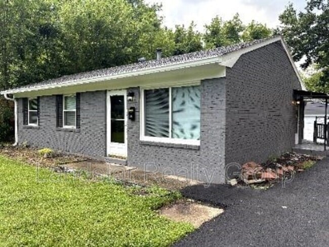 Building Photo - 9816 Titan Dr