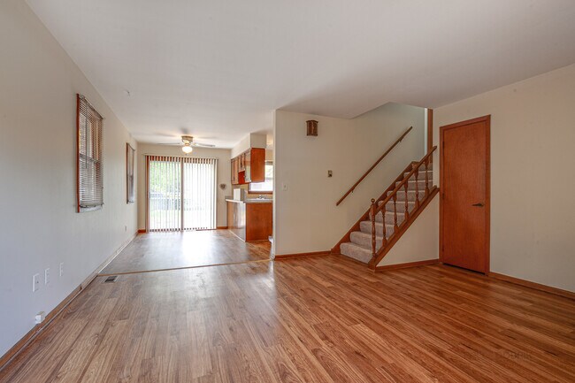 Building Photo - 343 E Maple Ave