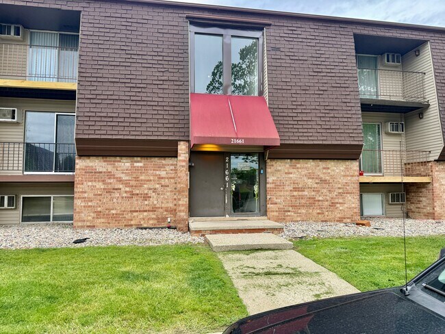 Building Photo - 21661 Hillside Dr