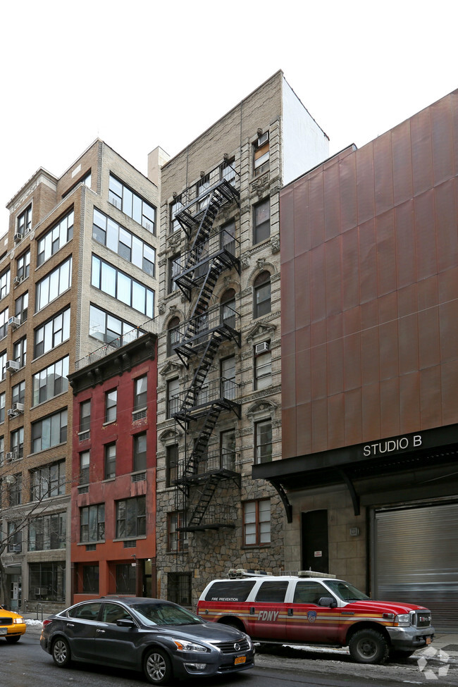 Foto del edificio - 229 W 26th St