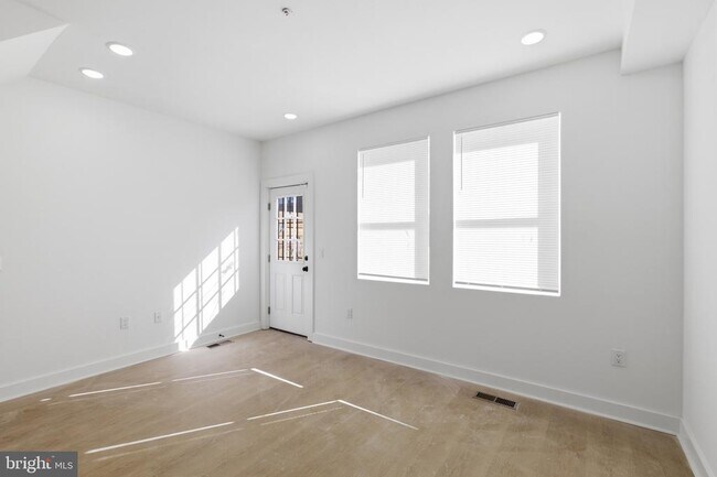 Building Photo - 2219 N 5th St