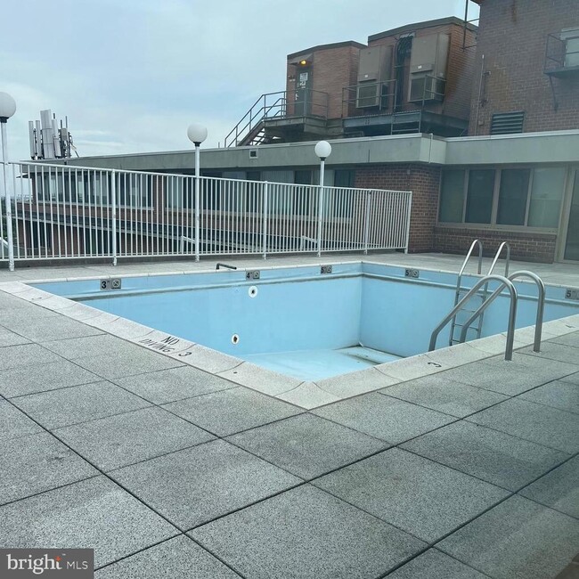 Foto del edificio - 1 E University Pkwy