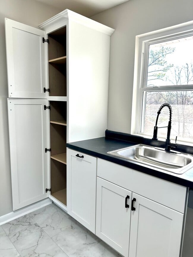 Building Photo - 2722 Riedling Dr
