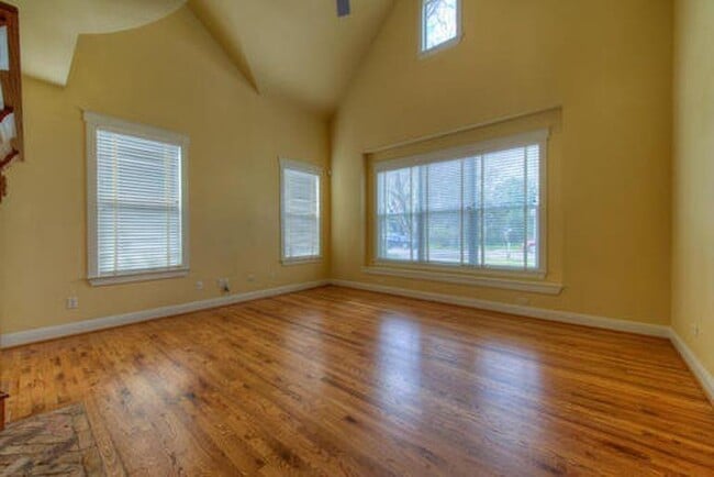 Building Photo - 4527 Avenue B