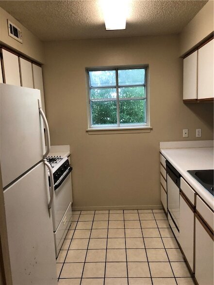 Building Photo - 609 W Adams St