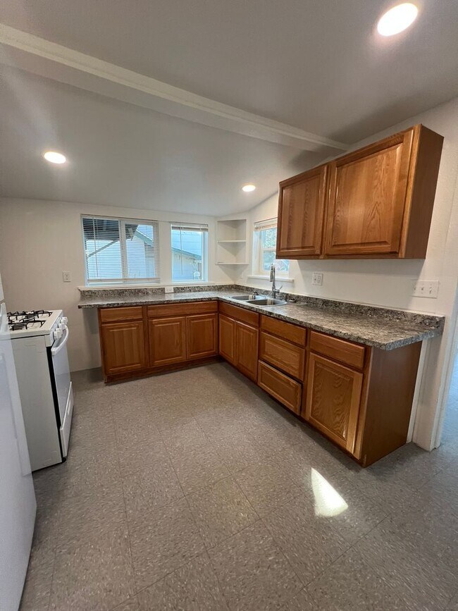 Foto del edificio - Newly Renovated 2 Bedroom, 1 Bathroom Home