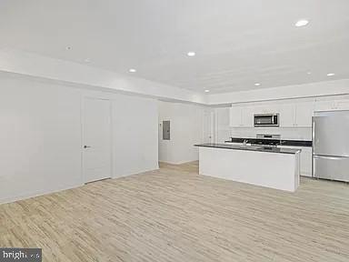 Building Photo - 980 N Marshall St