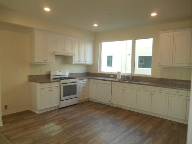 Building Photo - Located in Desirable Downey - 4 bedroom 3 ...