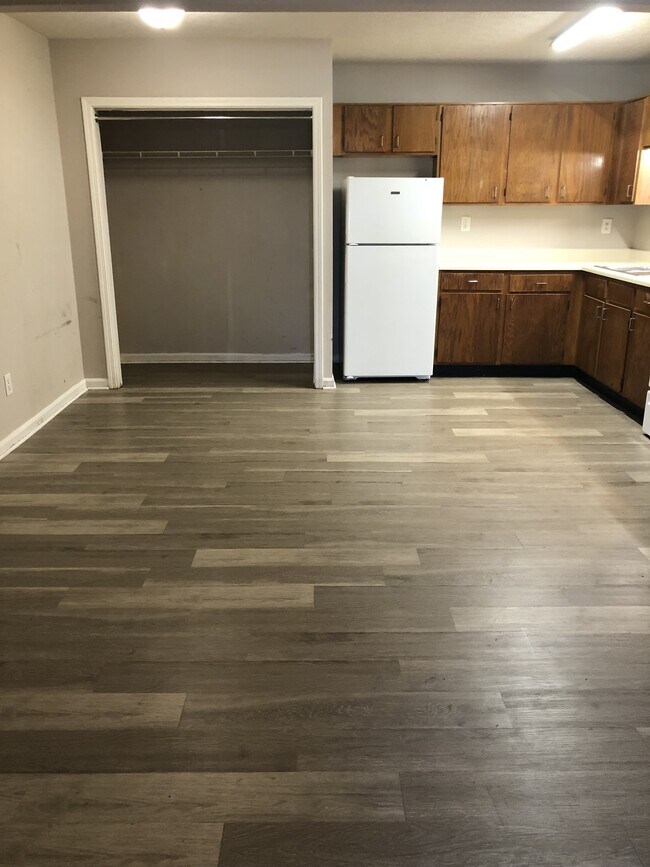 Foto del edificio - 4107 Blue Lick Ct