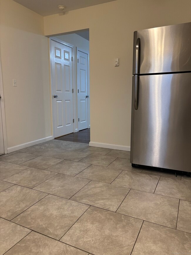 Building Photo - 14 Elmview Cir