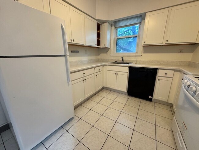 Foto del edificio - Available August 1, 2026; Lease ends July 27, 2027