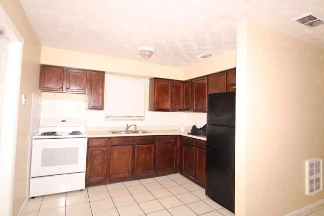Foto del edificio - 1244 W 23rd St