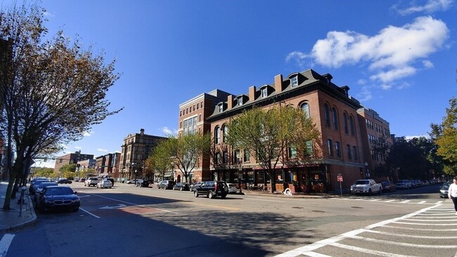 Building Photo - 1714 Washington St