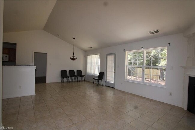 Foto del edificio - 2133 Rindle Dr