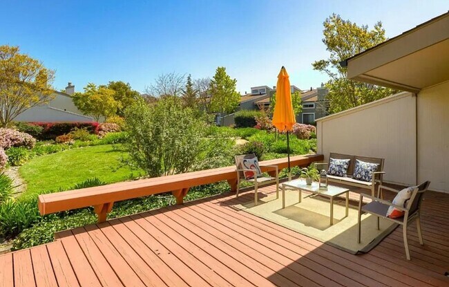 Foto del edificio - Spacious & bright 3 bedroom 2 bath home in...
