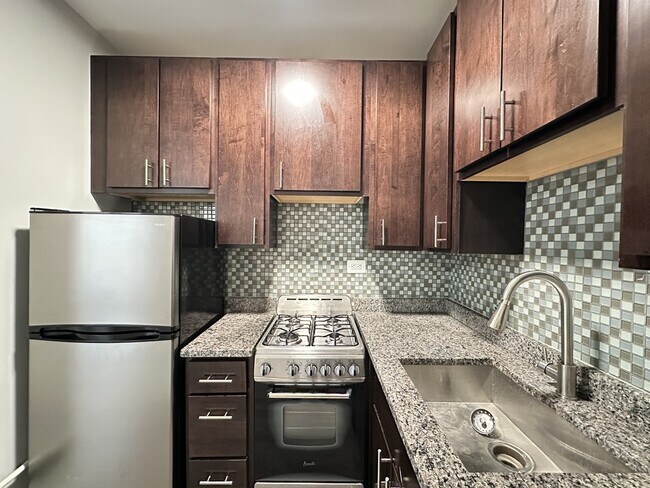 Building Photo - 4349 N Damen Ave