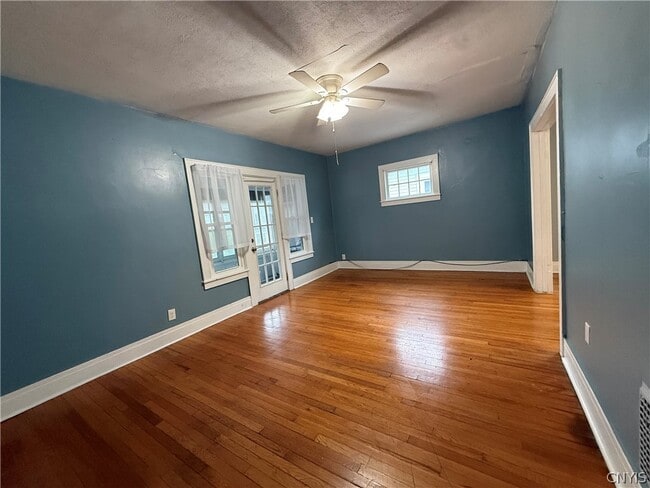 Building Photo - 526 Boyden St