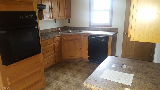 Building Photo - 3 br, 1 bath House - 1230 W Hillsdale St