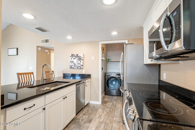 Building Photo - 2019 W Lemon Tree Pl