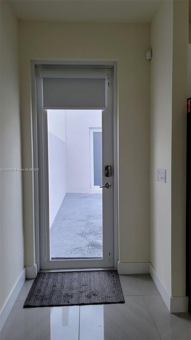 Foto del edificio - 6331 NW 105th Ct