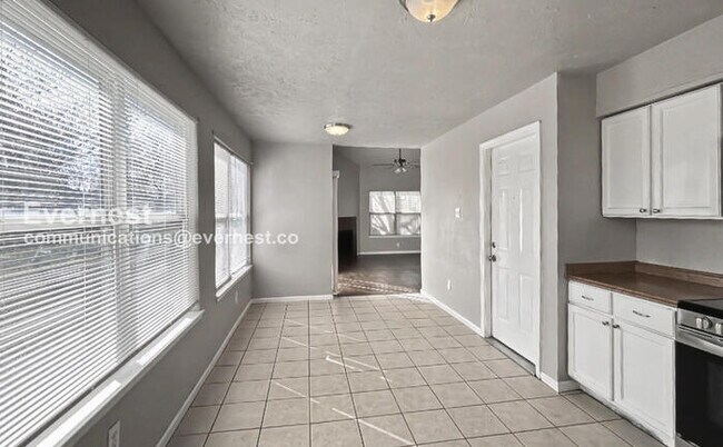 Foto del edificio - 3 Bed, 2.5 Bath Home with Fenced Yard & Garage / Pet-Friendly / Available Now!