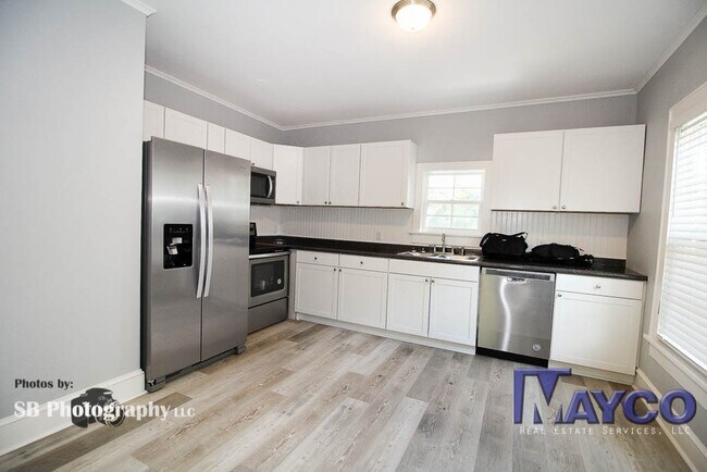 Building Photo - Beautifully remodeled 2 bedroom in Highland!