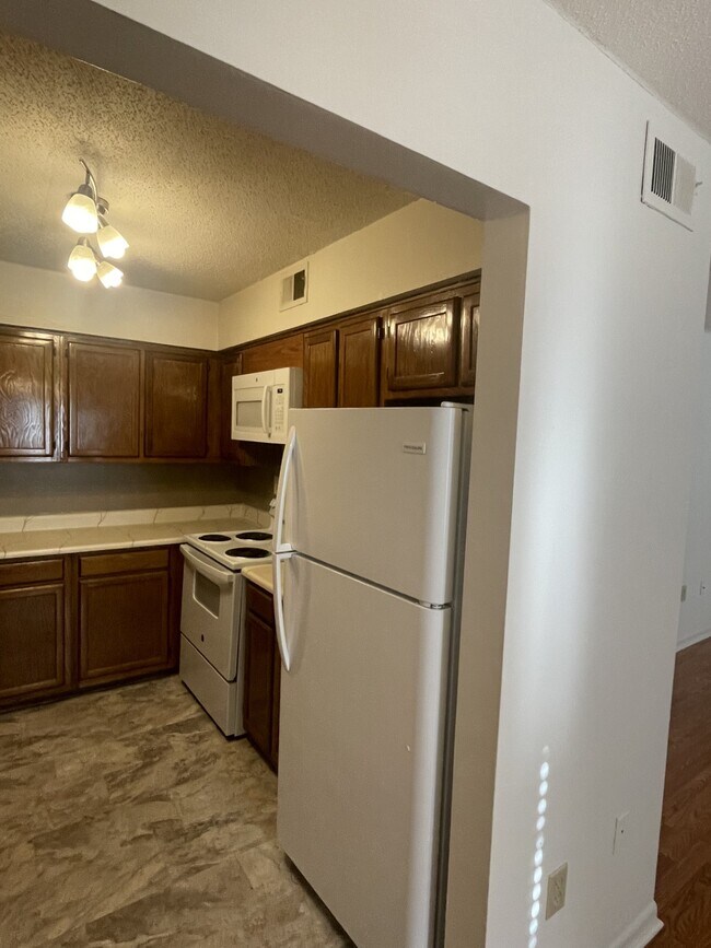 2 dormitorios -Cocina - Deer Run Apartments