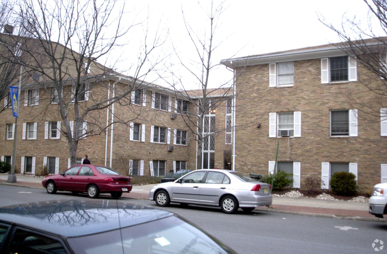 Building Photo - Bonaparte Apartments