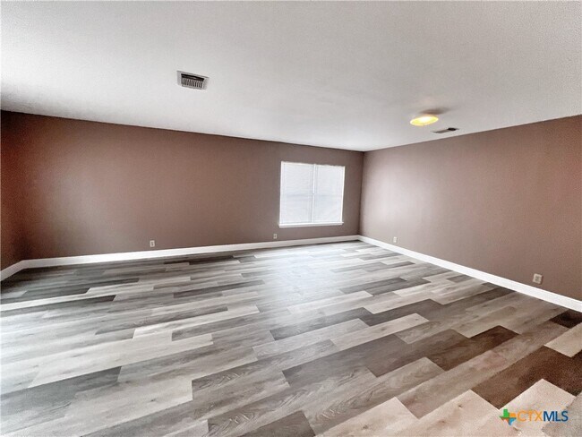 Building Photo - 7338 Raintree Forest