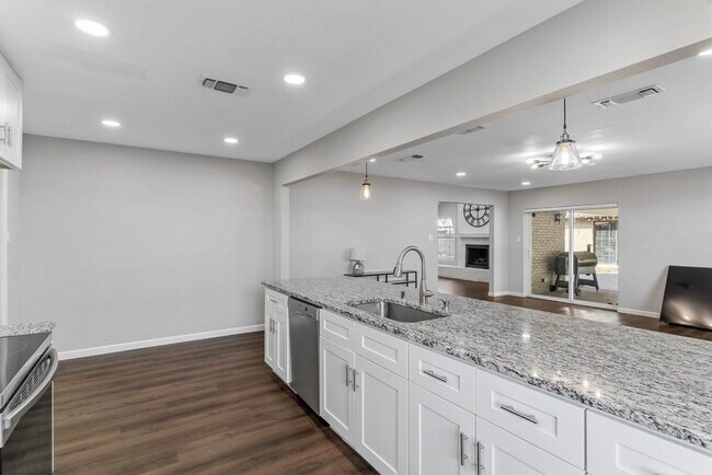 Foto del edificio - 1521 Oak Creek Dr