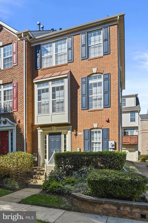 Building Photo - 2710 Manhattan Pl