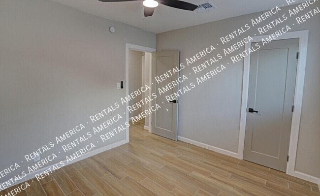 Foto del edificio - 4733 E 18th St