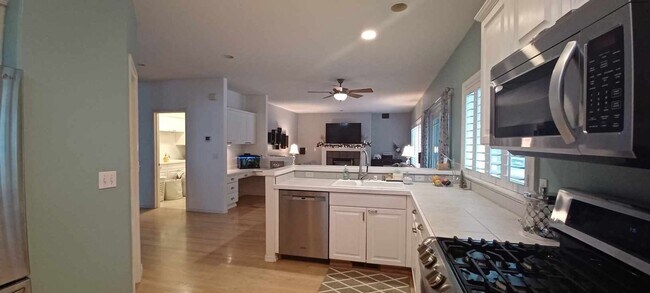 Foto del edificio - Beautiful 4 beds 2.5 baths home.