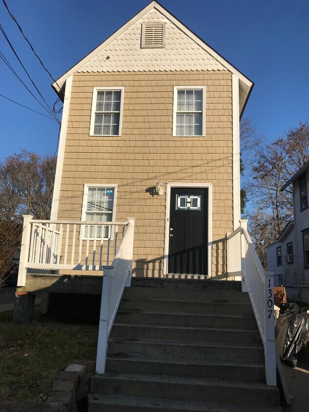 Primary Photo - 1307 Summerfield Ave