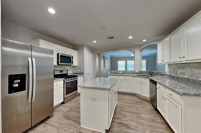 Building Photo - 22210 Summer Breeze Ln