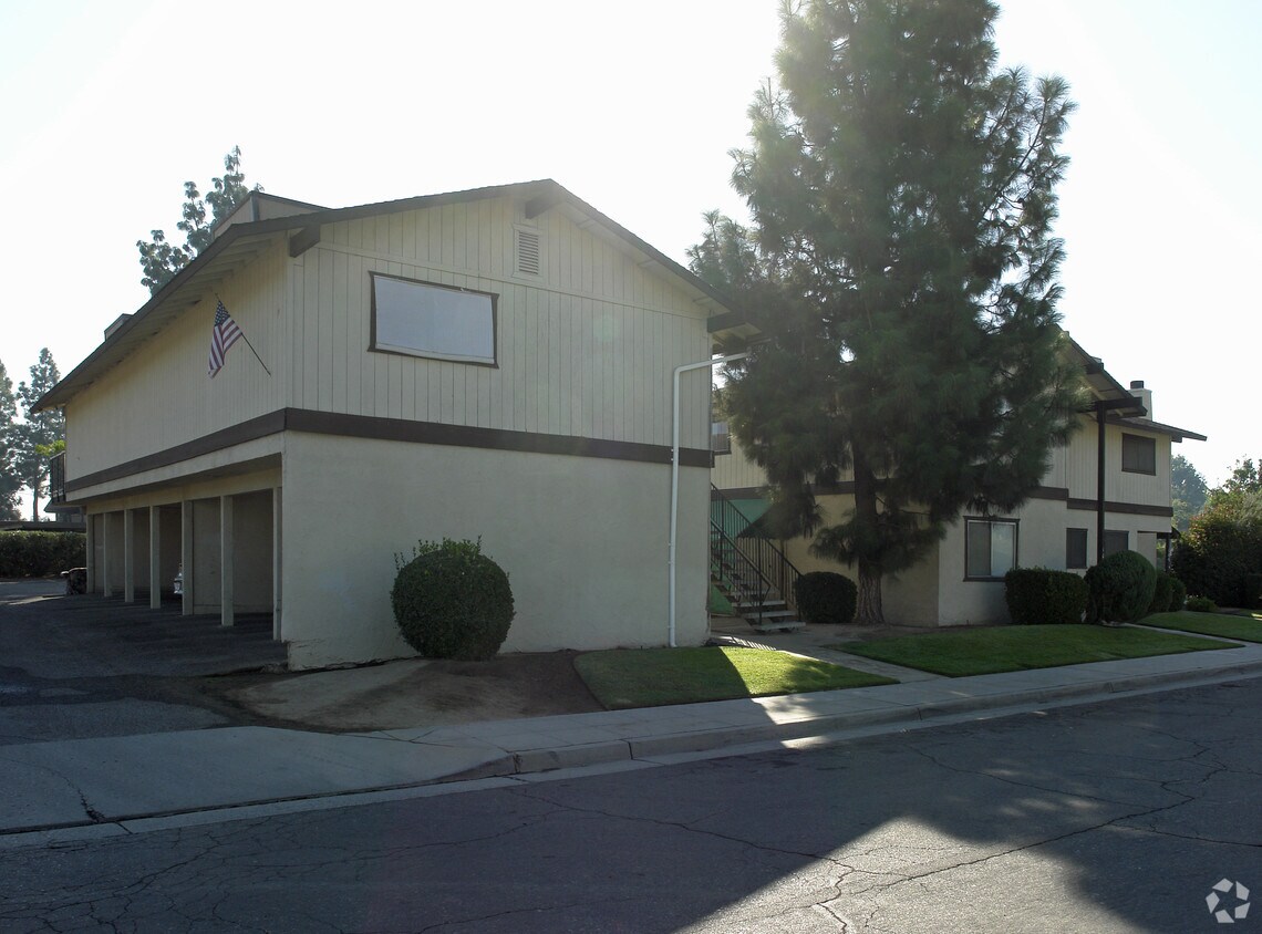 491 W Ashlan Ave, Clovis, CA 93612 Apartments in Clovis, CA