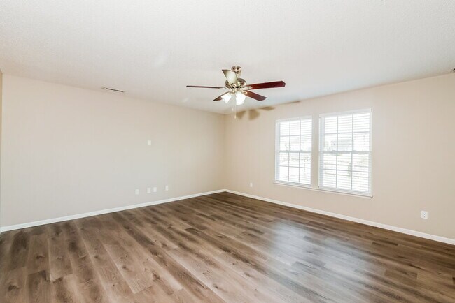 Building Photo - 2023 Southernwood Ln
