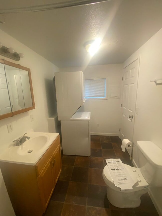 Building Photo - Perfect Space To Call Home! 1 Bed/1 Bath i...