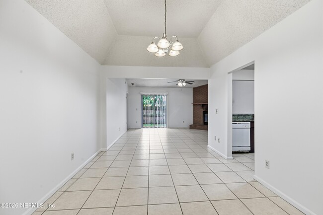 Building Photo - 3544 Villa Pl