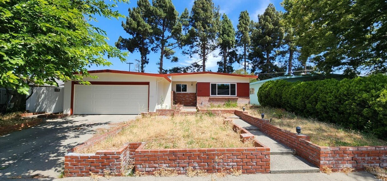 Primary Photo - 318 San Andreas St