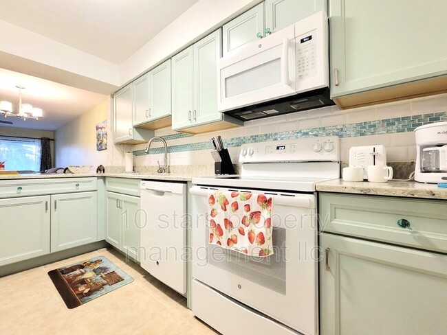 Building Photo - 2117 Lakewood Club Dr S