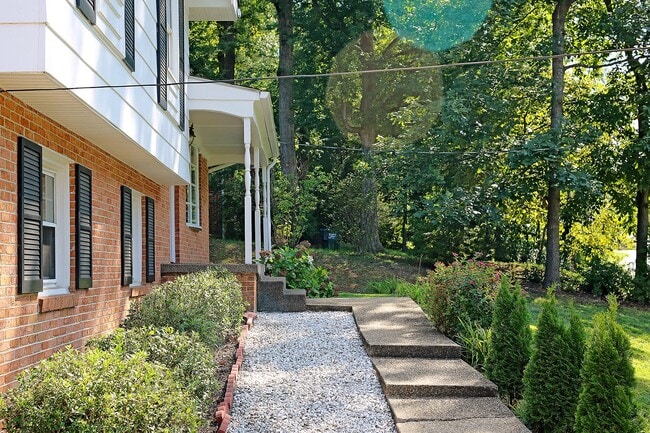 Foto del edificio - Convenient to Rt 29 & The Shops at Stonefield