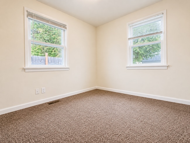 Building Photo - ***Coming Soon April 30, 2026***Rare Gonzaga-area 1-bed with yard, garage, and bonus space.