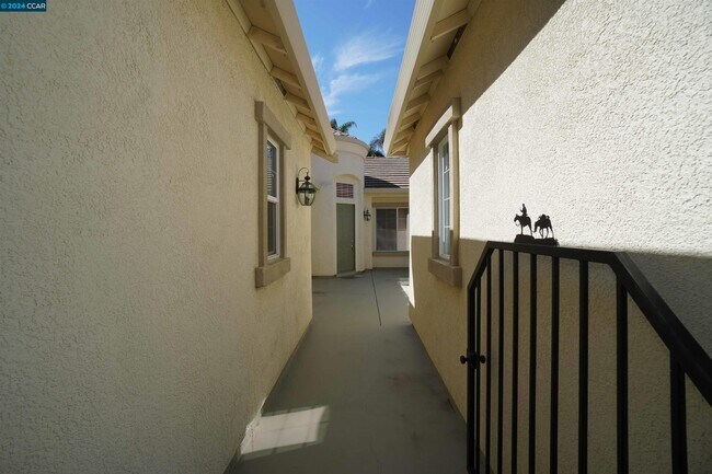 Foto del edificio - 2024 Great Meadow Ln