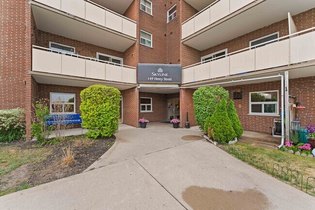 Photo du bâtiment - The Cedarview Apartments