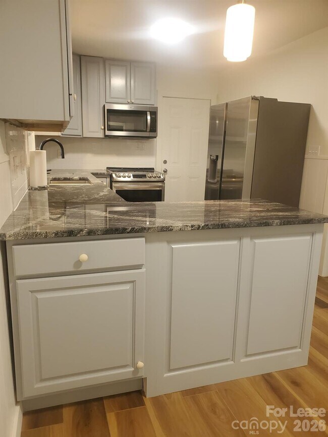 Foto del edificio - 15640 Ewart Rd