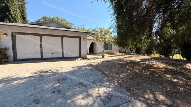 Foto del edificio - 4 bed/2 Bath - Available now
