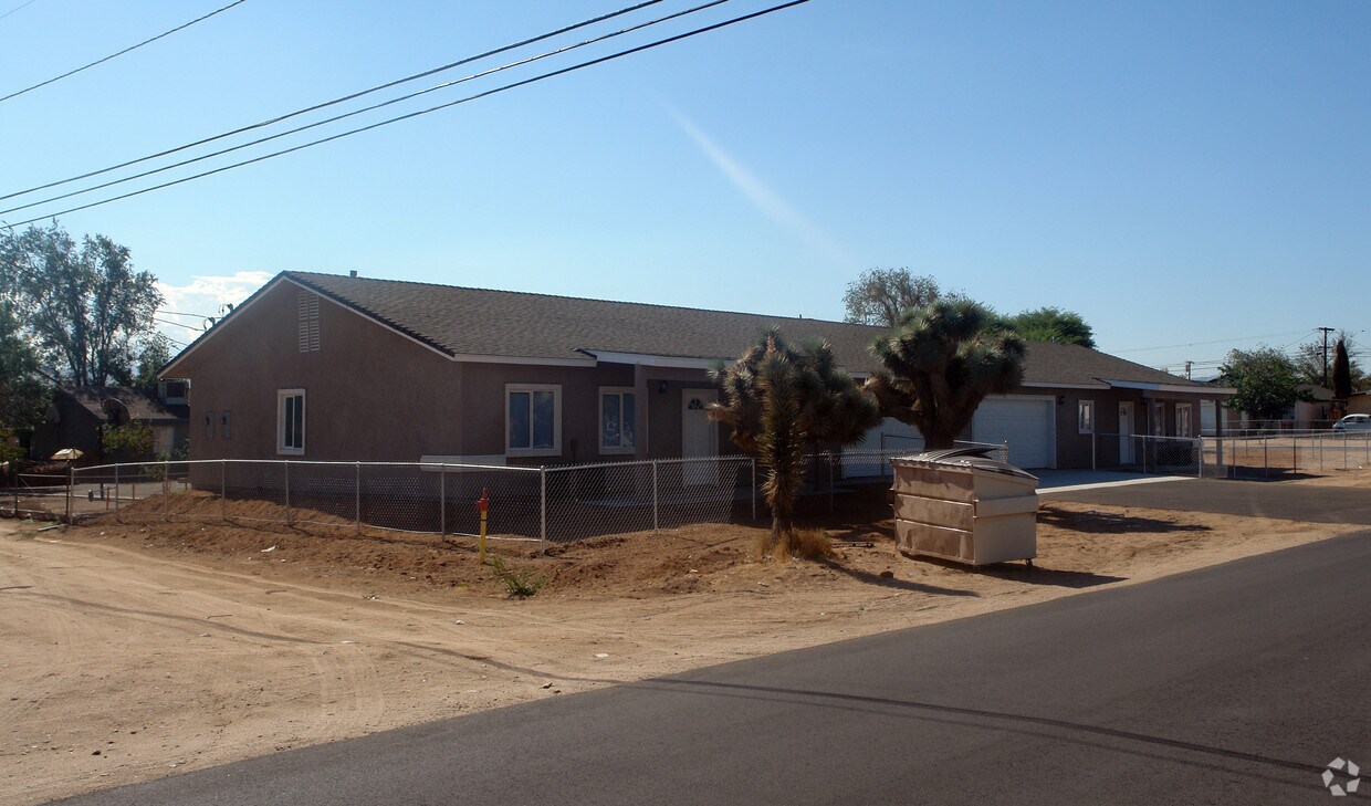 Primary Photo - 16506 Live Oak St