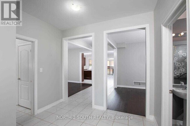 Photo du bâtiment - 80 Robb Thompson Rd